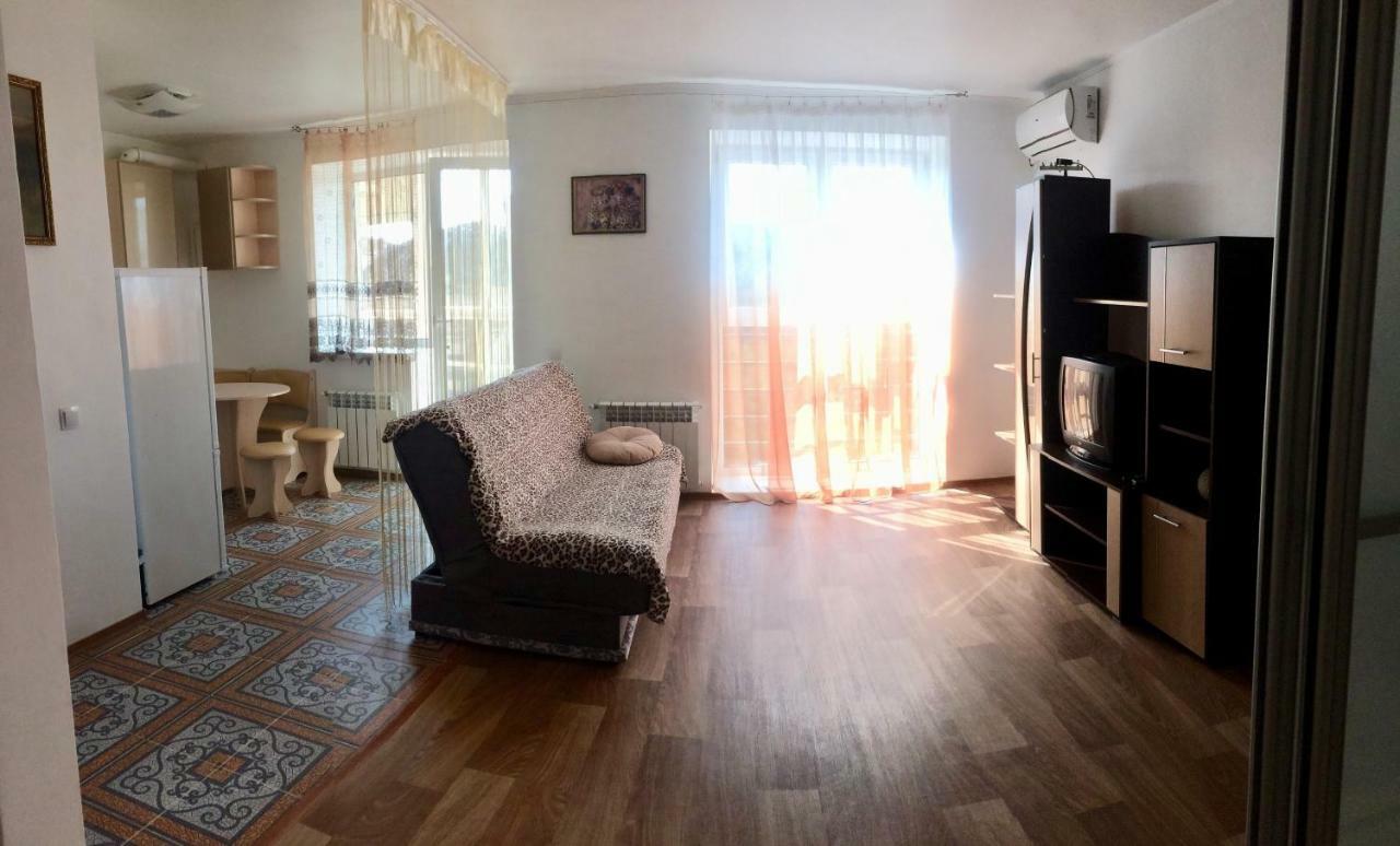 Studio Apartment In Center Poltava Exterior photo